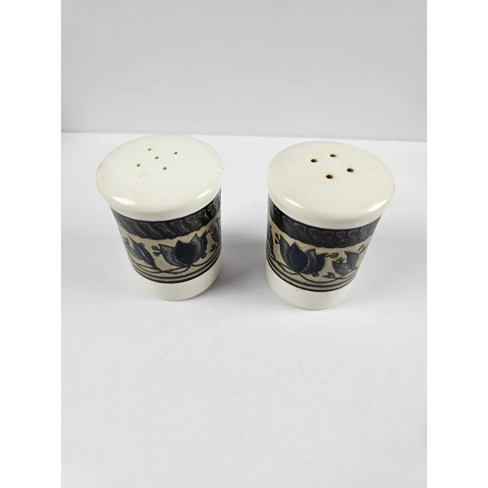 Mikasa Arabella Salt and Pepper Shaker Set